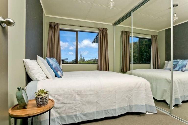 Photo of property in 1/86 Braemar Road, Castor Bay, Auckland, 0620