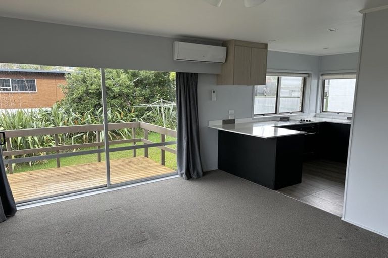 Photo of property in 2/45 Knightsbridge Drive, Forrest Hill, Auckland, 0620