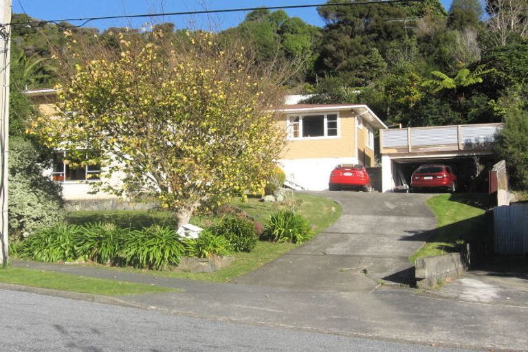 Photo of property in 28 James Grove, Stokes Valley, Lower Hutt, 5019