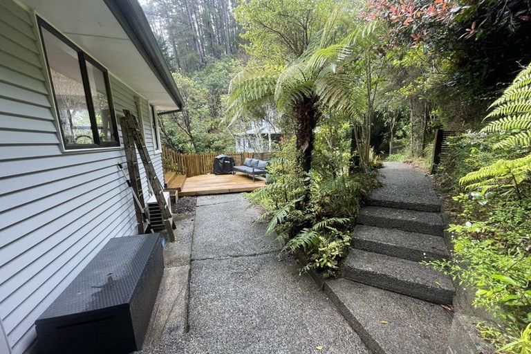 Photo of property in 155 Pinehaven Road, Pinehaven, Upper Hutt, 5019