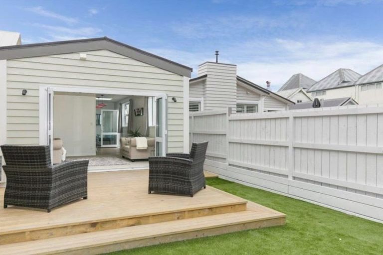 Photo of property in 79 Elizabeth Street, Mount Victoria, Wellington, 6011