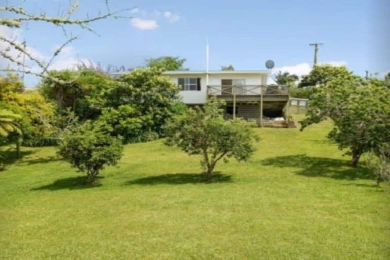 Photo of property in 82 Howard Road, Orere Point, Papakura, 2585