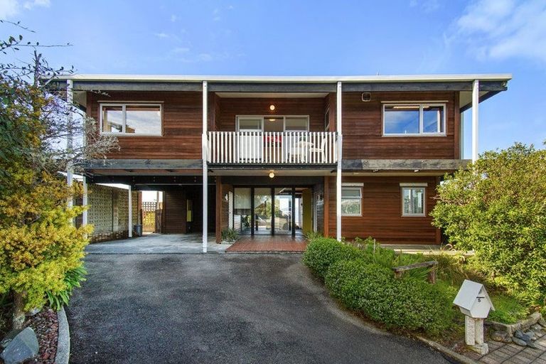 Photo of property in 5 Mataroa Avenue, Northland, Wellington, 6012