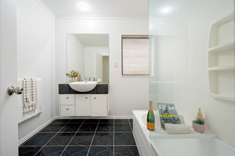 Photo of property in 32 Espalier Drive, Henderson, Auckland, 0612