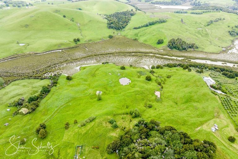 Photo of property in 215c Heatley Road, Whakapirau, 0583