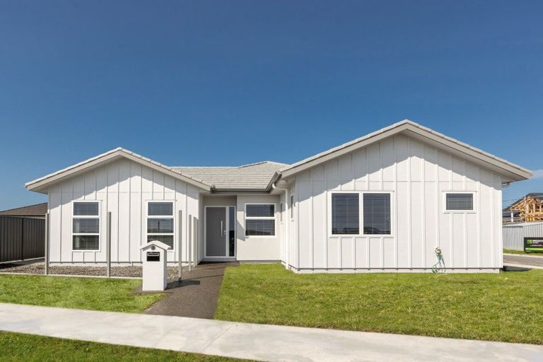 Photo of property in 102 Eriksen Road, Te Awa, Napier, 4110