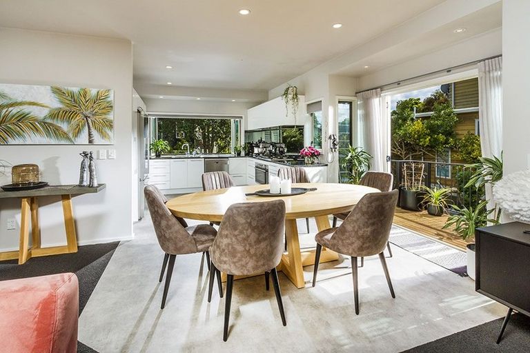 Photo of property in 24 Muritai Road, Milford, Auckland, 0620