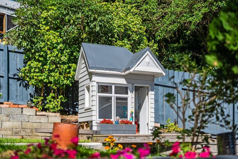 Photo of property in 102 Paremata Road, Paremata, Porirua, 5024