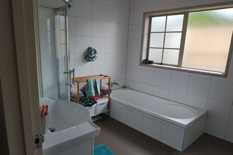 Photo of property in 66a Woodglen Road, Glen Eden, Auckland, 0602