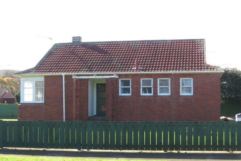 Photo of property in 1 Petherick Street, Taita, Lower Hutt, 5011