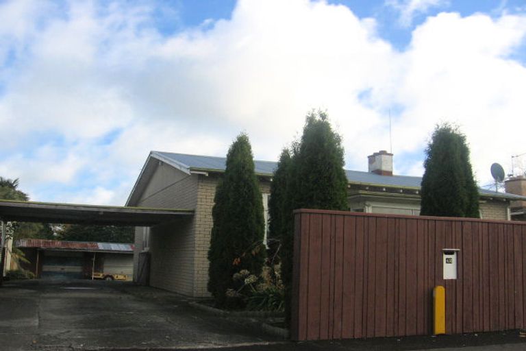 Photo of property in 42 Shamrock Street, Takaro, Palmerston North, 4412