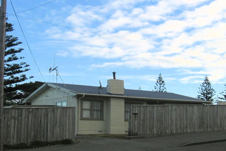 Photo of property in 3 Rupini Street, Otaki Beach, Otaki, 5512
