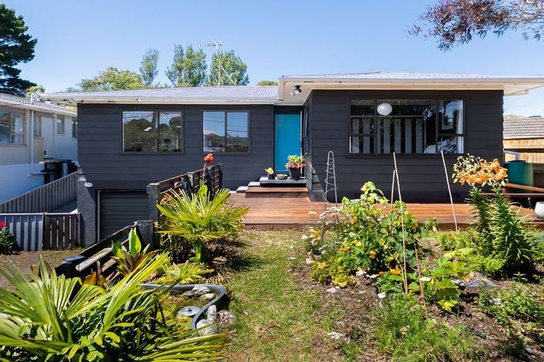 Photo of property in 21 Dale Road, Raumati South, Paraparaumu, 5032