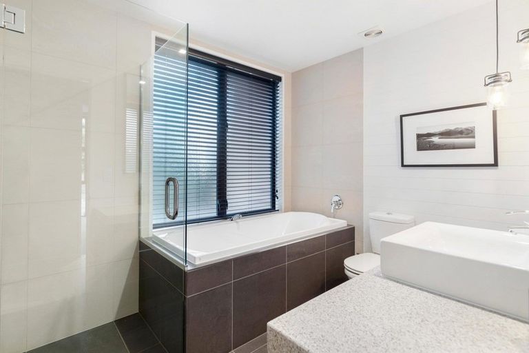 Photo of property in 8 Buckler Court, Jacks Point, Queenstown, 9371