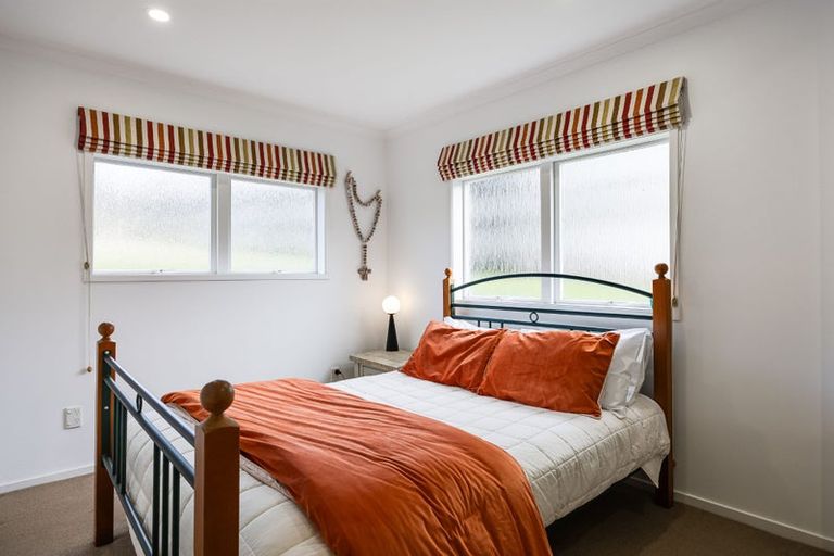 Photo of property in 5 Tanoa Place, Glendene, Auckland, 0602