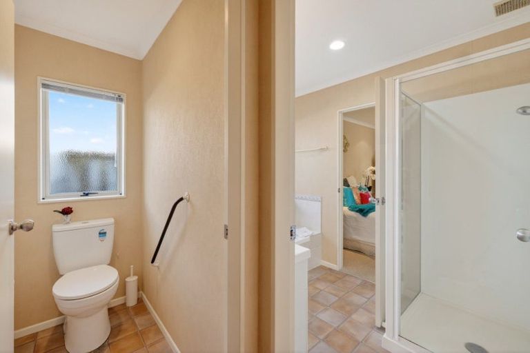 Photo of property in 4 Mcleod Place, Papamoa Beach, Papamoa, 3118