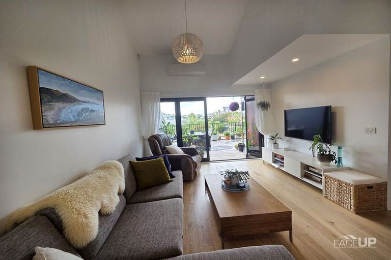Photo of property in 78 Hobsonville Point Road, Hobsonville, Auckland, 0616