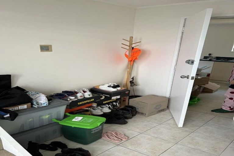 Photo of property in 12 Glenvale Place, Totara Vale, Auckland, 0629