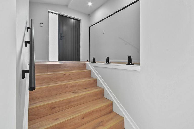 Photo of property in 30 Harbour Crest Drive, Waiuku, 2123