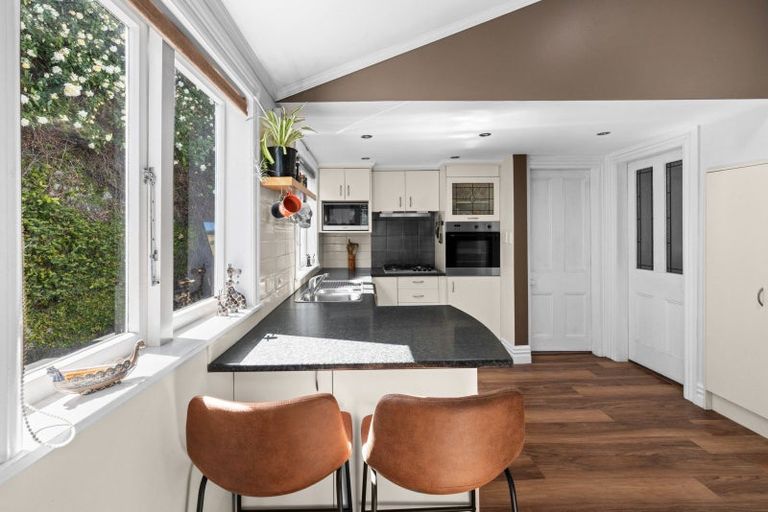 Photo of property in 3 Lucy Road, Bluff Hill, Napier, 4110