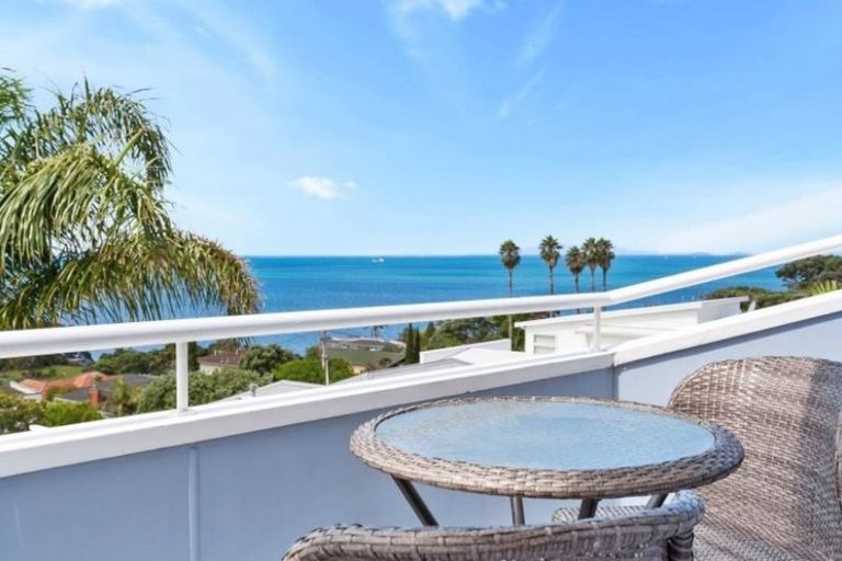 Photo of property in 2/70 Churchill Road, Murrays Bay, Auckland, 0630