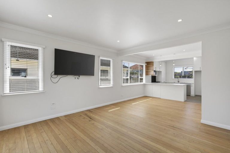 Photo of property in 25 Waimea Street, Westown, New Plymouth, 4310