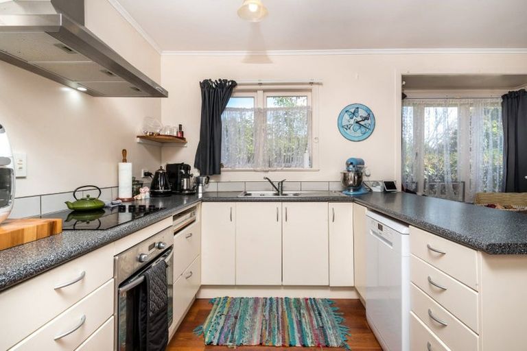 Photo of property in 8 Oraha Road, Huapai, Kumeu, 0810