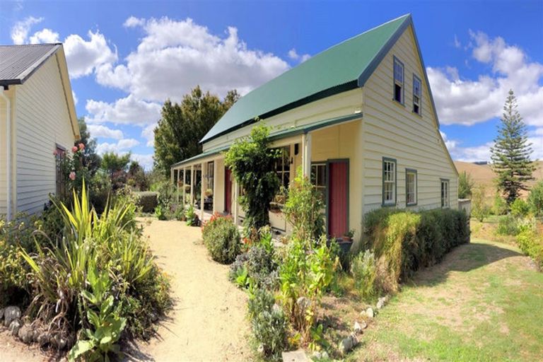 Photo of property in 2269 State Highway 2, Te Hauke, Hastings, 4178