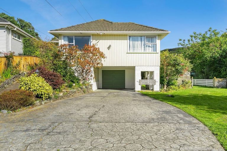Photo of property in 25 Larsen Crescent, Tawa, Wellington, 5028