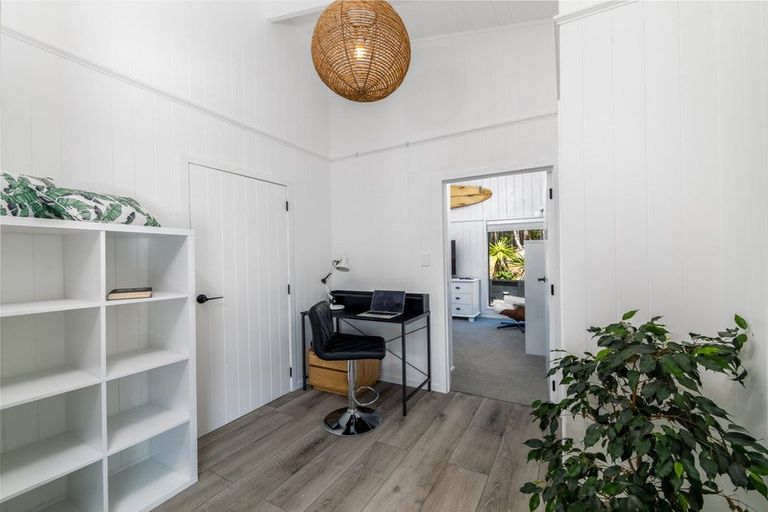 Photo of property in 77 Te Wahapu Road, Russell, 0272