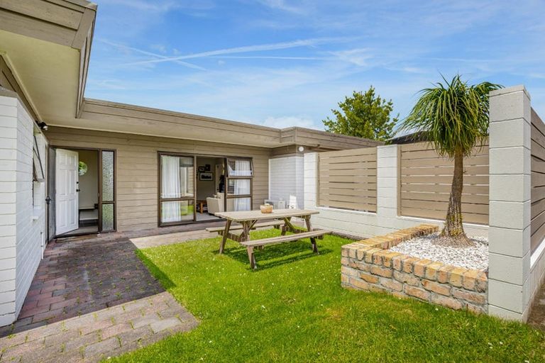 Photo of property in 1/262 Don Buck Road, Massey, Auckland, 0614