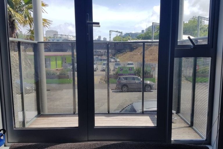 Photo of property in 1/546 Glenfield Road, Glenfield, Auckland, 0629