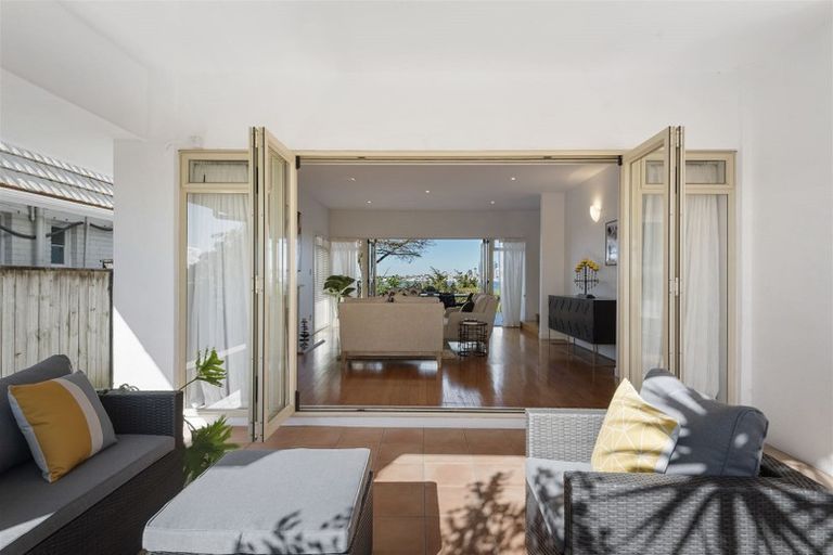 Photo of property in 25 Sylvan Avenue, Northcote, Auckland, 0627