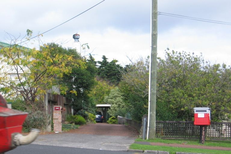 Photo of property in 2/66 West Coast Road, Glen Eden, Auckland, 0602