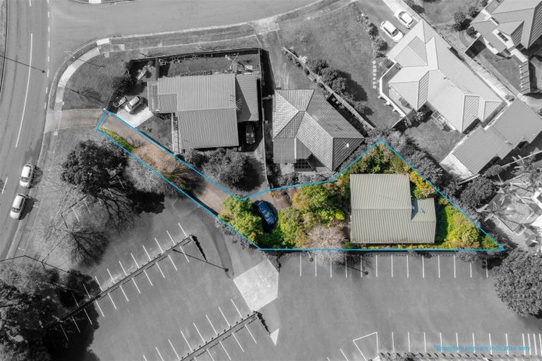 Photo of property in 1/3 Jacanas Place, Unsworth Heights, Auckland, 0632