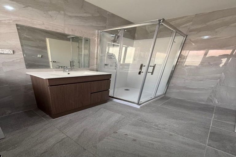 Photo of property in 15 Millstream Drive, Henderson, Auckland, 0610