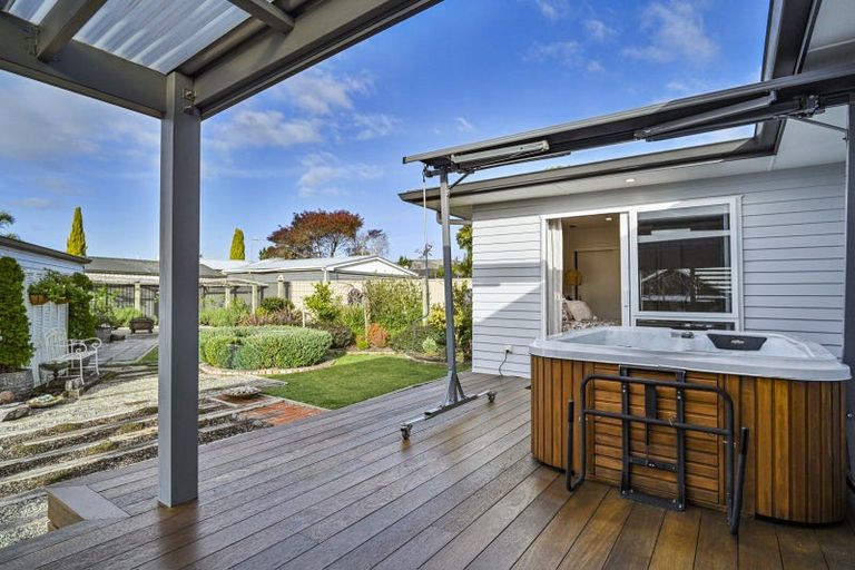 Photo of property in 3 James Cook Street, Havelock North, 4130