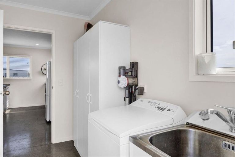 Photo of property in 6 Ironsands, Waverley, 4591