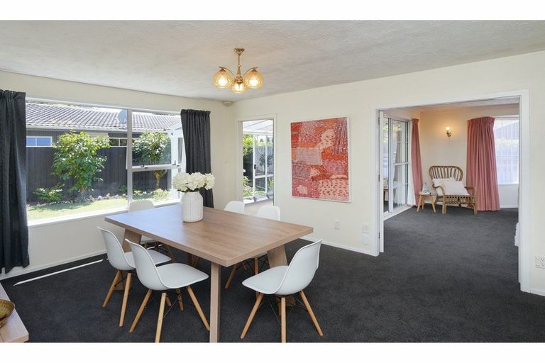 Photo of property in 2 Hawkswood Place, Avonhead, Christchurch, 8042