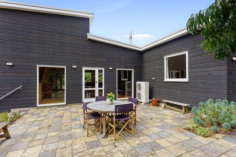 Photo of property in 321 Te Horo Beach Road, Te Horo Beach, Otaki, 5581