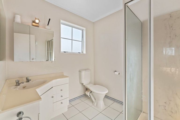 Photo of property in 4 Ingle Avenue, Waipahihi, Taupo, 3330