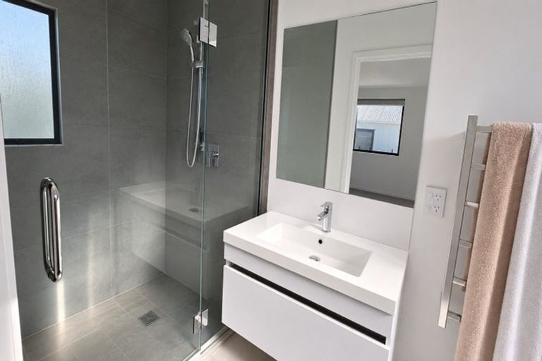 Photo of property in 15c Cessna Crescent, Mangere, Auckland, 2022
