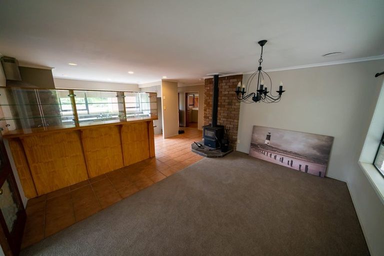 Photo of property in 248 Red Hills Road, Massey, Henderson, 0782