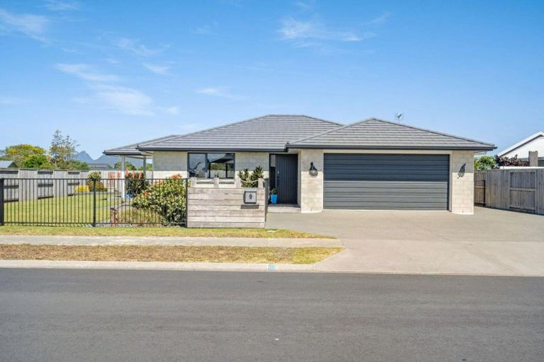 Photo of property in 9 Kahukaka Road, One Tree Point, 0118