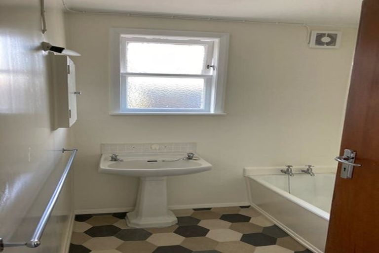 Photo of property in 2 Camperdown Road, Miramar, Wellington, 6022