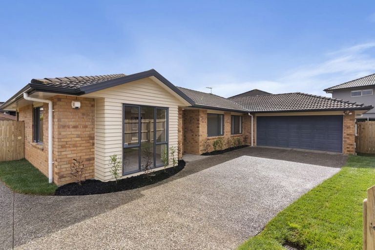 Photo of property in 12 Elwyn Close, Flat Bush, Auckland, 2016