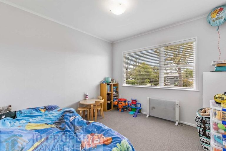 Photo of property in 46 Woodstock Road, Forrest Hill, Auckland, 0620