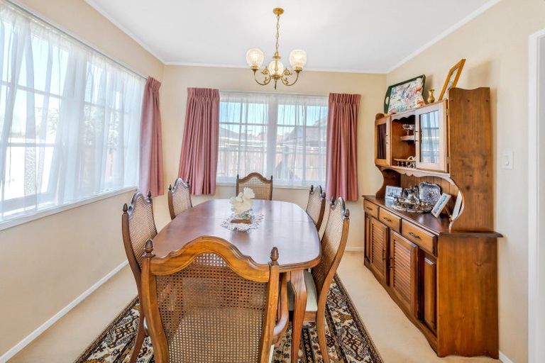 Photo of property in 5 Rene Place, Sunnyhills, Auckland, 2010