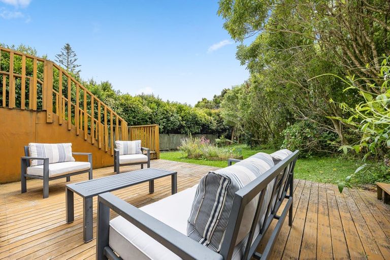 Photo of property in 28 Grassmere Road, Henderson Valley, Auckland, 0612