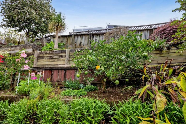 Photo of property in 17 Nevada Drive, Merrilands, New Plymouth, 4312